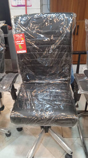 صندلی کارمندی پشت کرکره ای